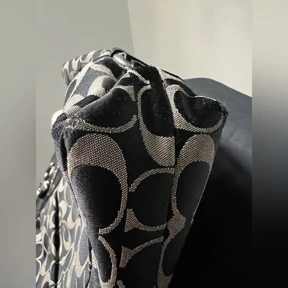 Coach 2011 Ashley Signature Shoulder Bag - Picture 12 of 14